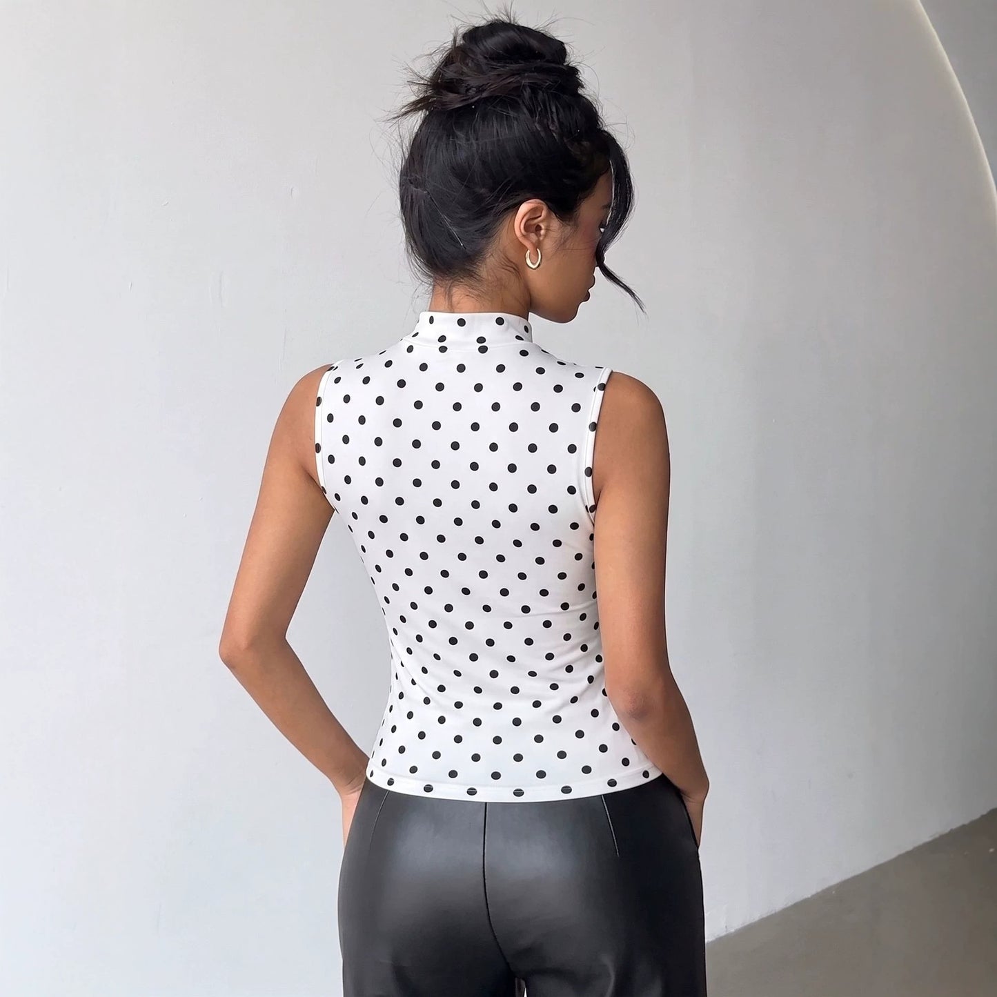 Wave Point Hanging Neck Sleeveless Top