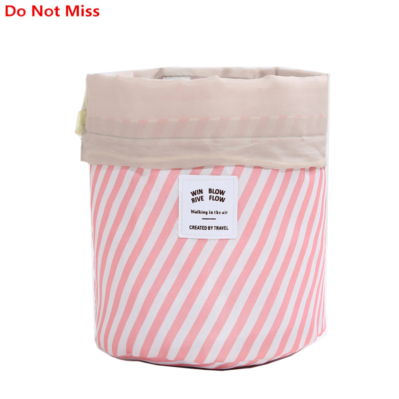 Round Make-up Accessories or Toiletries Bag On-the-Go or for Travel