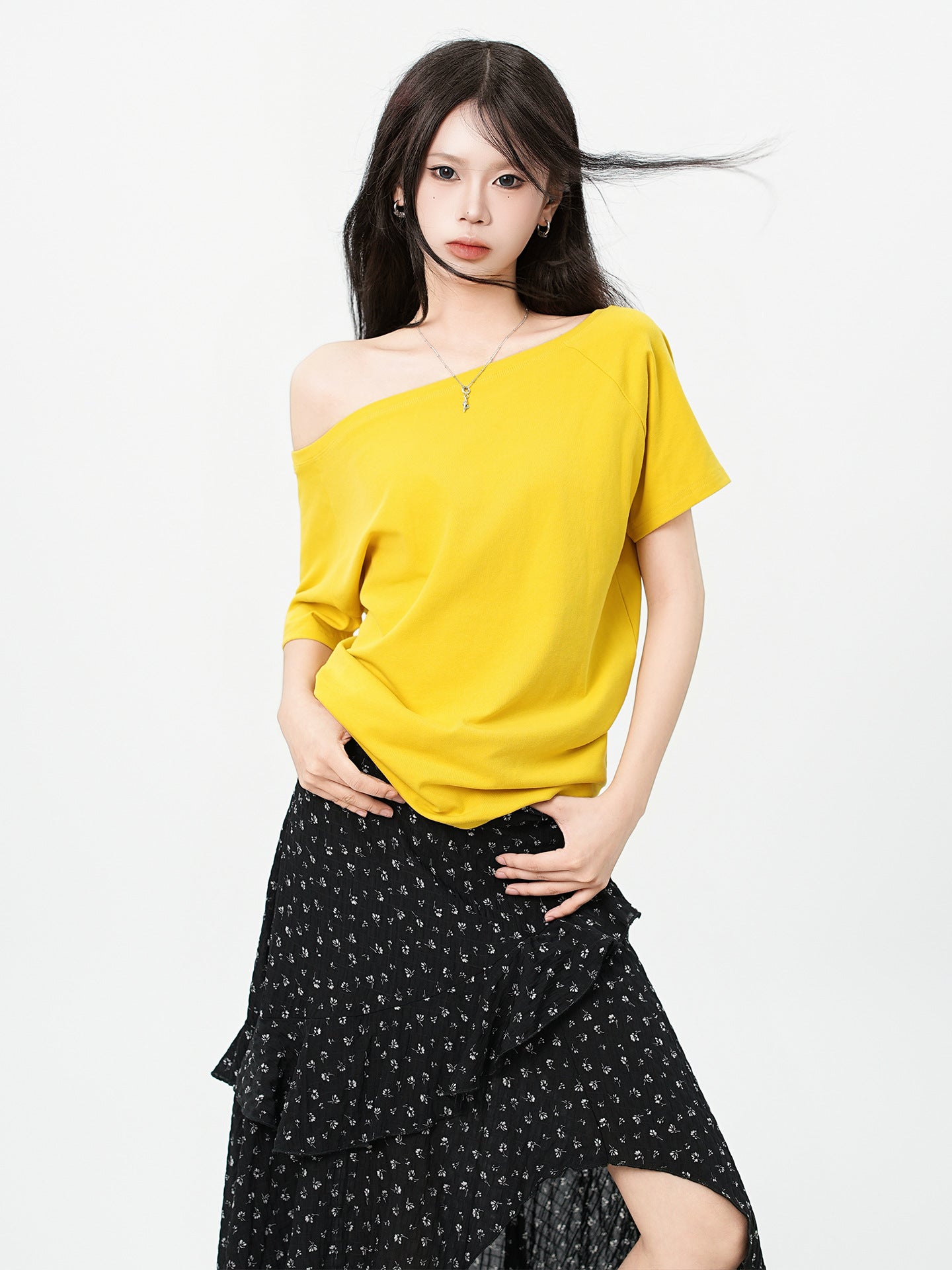 One-Shoulder Slash Neck Sleeveless Tee