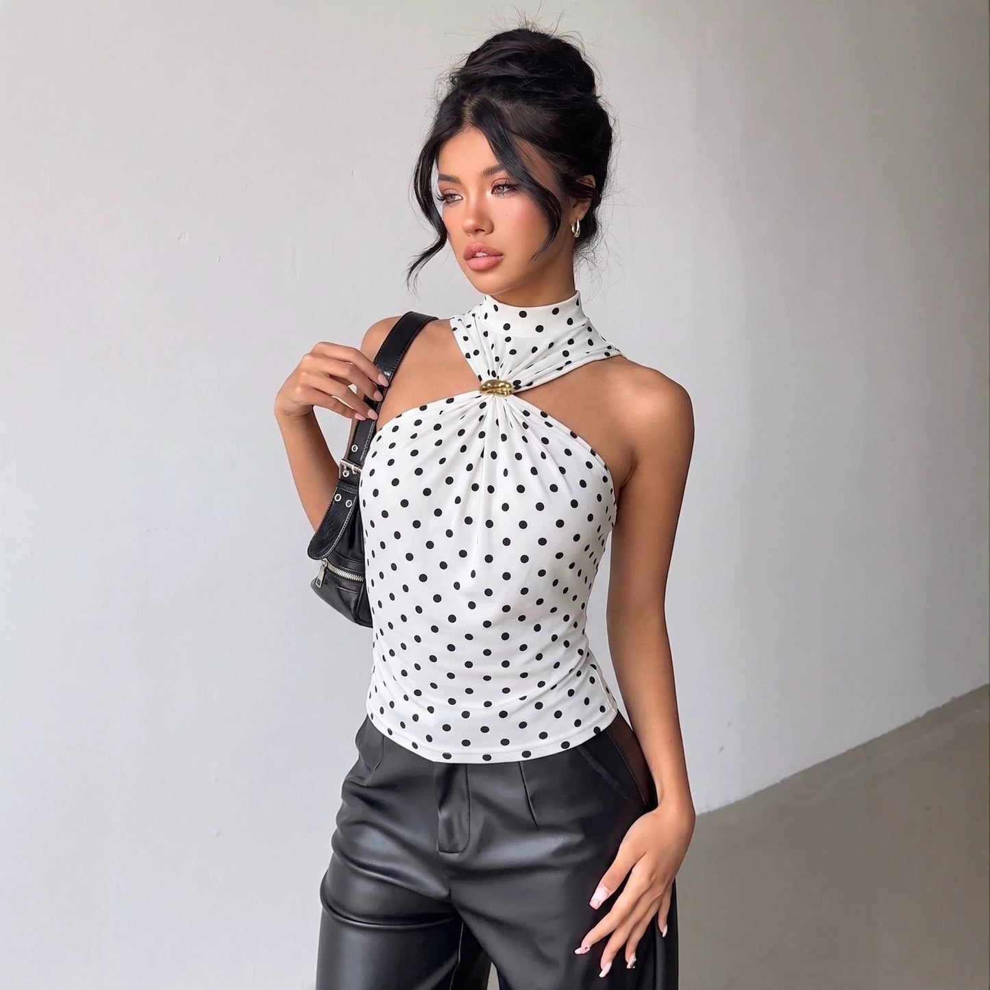 Wave Point Hanging Neck Sleeveless Top